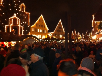 Weihnachmarkt de Biberach lleno de gente